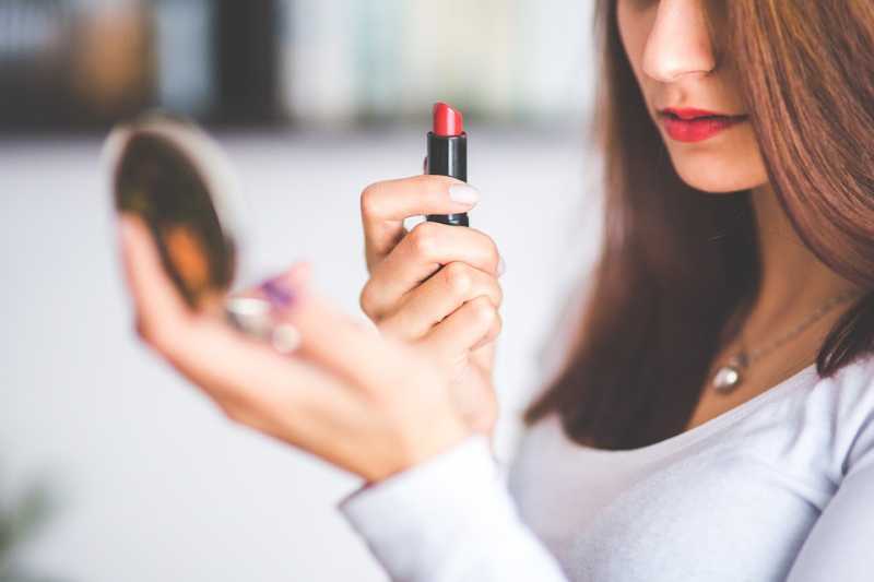 Now Lipstick Usage Can Make You Sick, Reports NY Times