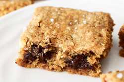 oat hazelnut chocolate chip blondies - the india edition