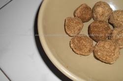 Oats, Flax Seeds and Palm Jaggery Laddu/Sweet balls