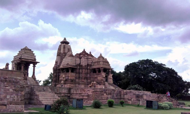 Offseason Trip To Khajuraho - The Temples & The Waterfalls