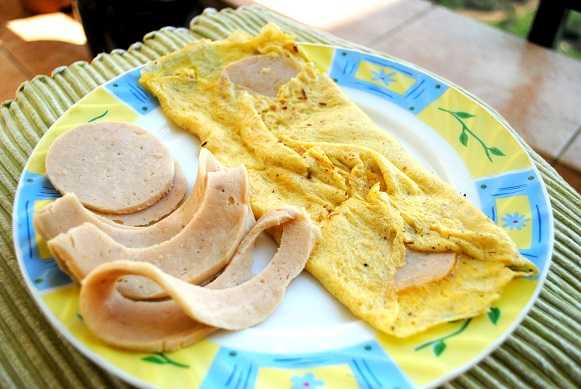 Omelette Stuffed With Salami 