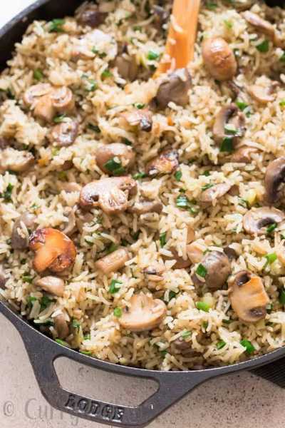 One Pot Mushroom Rice Recipe (Video) - CurryTrail