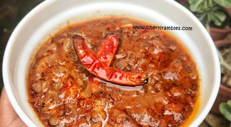 Onion Vetta Kuzhambu (Onion Garlic Kuzhambu)