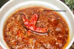 Onion Vetta Kuzhambu (Onion Garlic Kuzhambu)