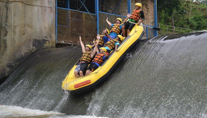 Paket Rafting Cisadane | IQ Holiday Tour & Travel Bandung