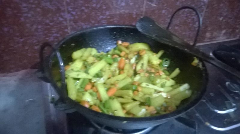 Parantha Thali, Mixed Bhujia With Dahi.