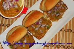 Pav Bhaji/Buns With Spicy Mashed Vegetables
