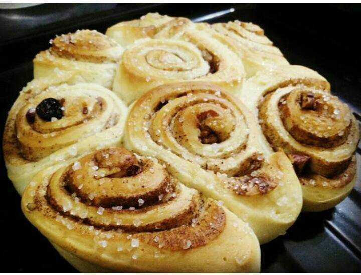 Pecan And Cranberry Cinnamon Rolls