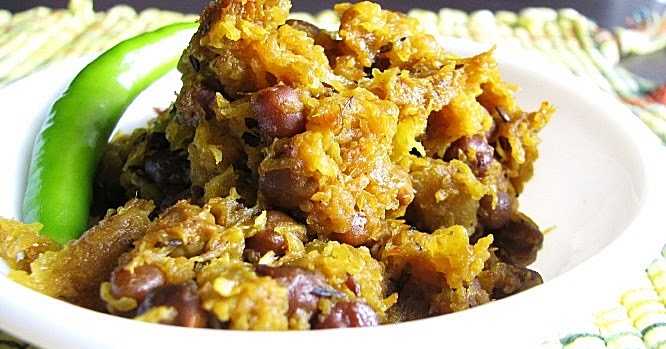 Pepe Ar Cholar Tarkari / Raw Papaya Cooked With Brown Legumes 