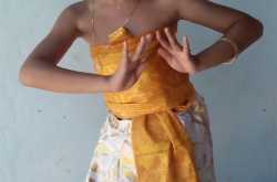 Photo Blog: Koming Ayu dalam Persiapan Menari Rejang di Banjar Anjingan