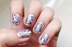 pink graffiti nails.