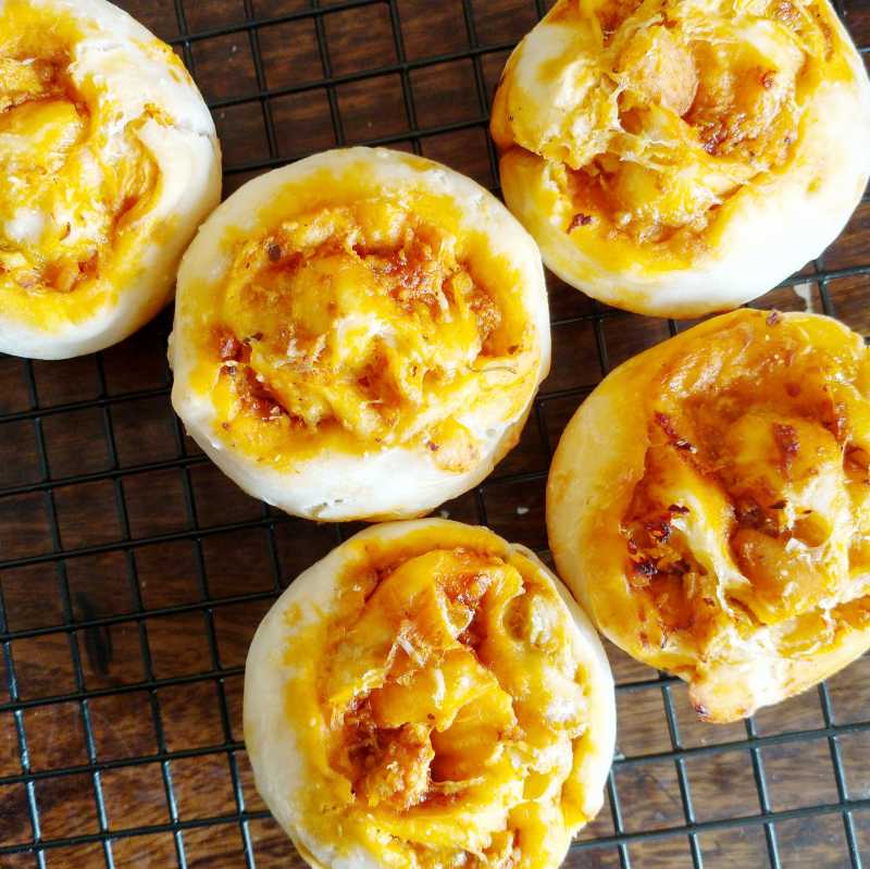 Pizza Muffins Or Pizza Rolls - FLOURS & FROSTINGS