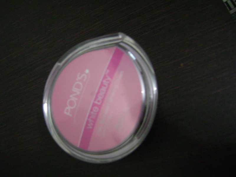 Ponds White Beauty Daily Spot Less Lightening Cream