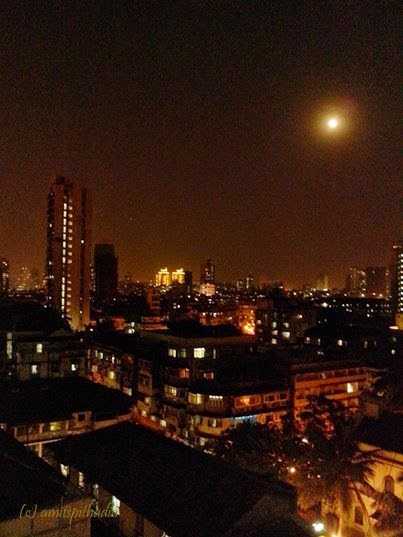 Poore Chand Ki Ye Aadhi Rat Hai...