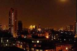 Poore chand ki ye aadhi rat hai...