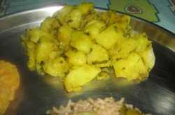 Potato Bhaaji (Pivli batatyachi bhaji)