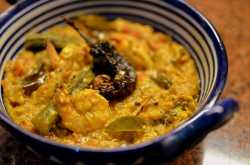 prawn okra curry (chennai prawn vendaki)