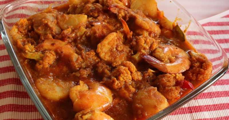 Prawns With Cauliflower (Fulkopi Die Chingri Mach) Recipe