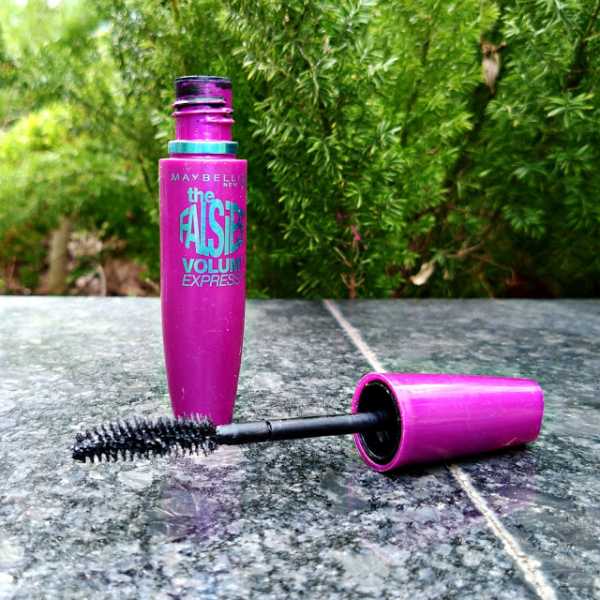 Pretty Polka: Maybelline The Falsies Volum