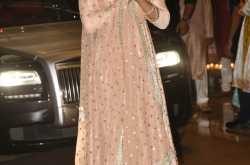 Priyanka Chopra is a sight to behold in a peach lehenga. #bollywood gallery 01