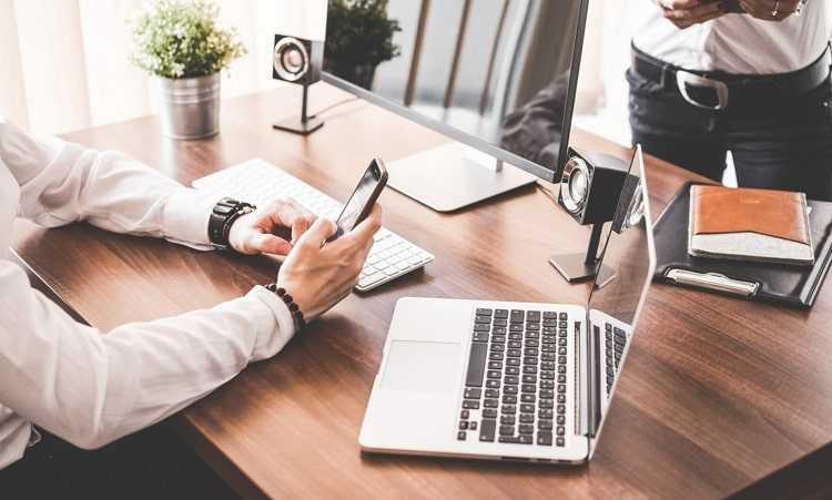 Professional Texting Etiquettes: Top 5 Tips