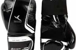 Punch to break with the right Boxing Gloves