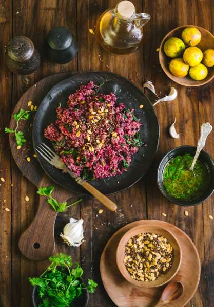 RAW BEETROOT, SPINACH AND QUINOA SALAD