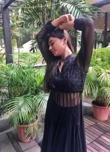 RENT YOUR CLOSET WITH FLYROBE