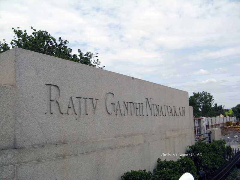 Rajiv Gandhi : A Hero’s End