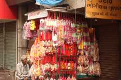 Rakhi Bazaar: a Photo essay