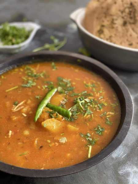 Rasawala Aloo - A Vegan And Gluten Free Potato And Tomato Curry