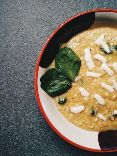 Recipe: Super Garlicky Oatmeal With Spinach