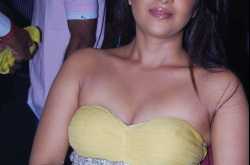 Reema Sen Latest Hot Exposing Stills