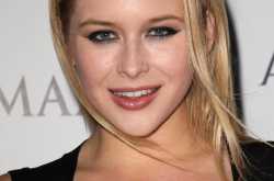 Renee Olstead Sexy Cleavage Picture