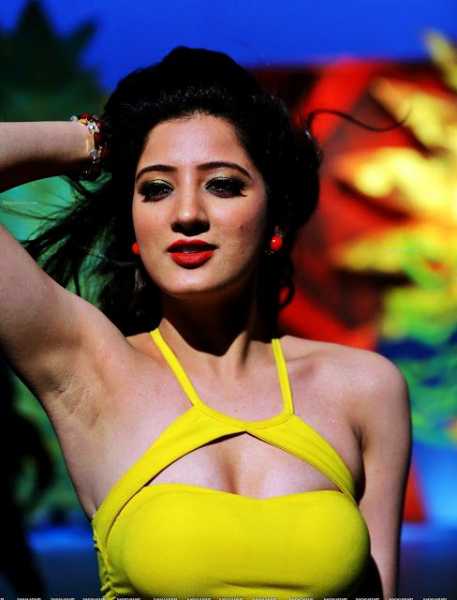 Richa Ahuja Hot Pics (Bikini Pics, Malfunction, Navel, Boobs, Armpits) 2019 - Kuch Jano