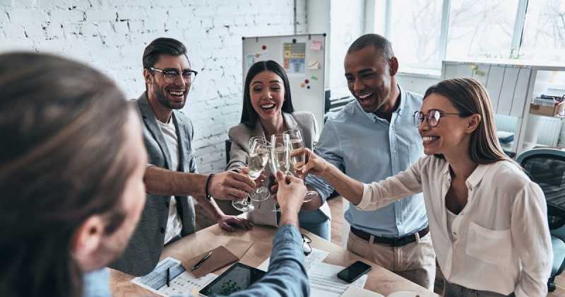 Ritu Sharma : An Indian Fashion And Lifestyle Blogger: Mingle With Management: Seven Things To Keep In Mind At Your Next Networking Event