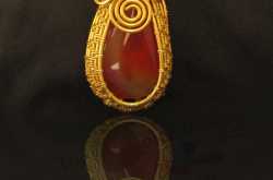 rusty brown onxy pendant