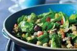 SALAD OF VEGETABLES ON SPINACH