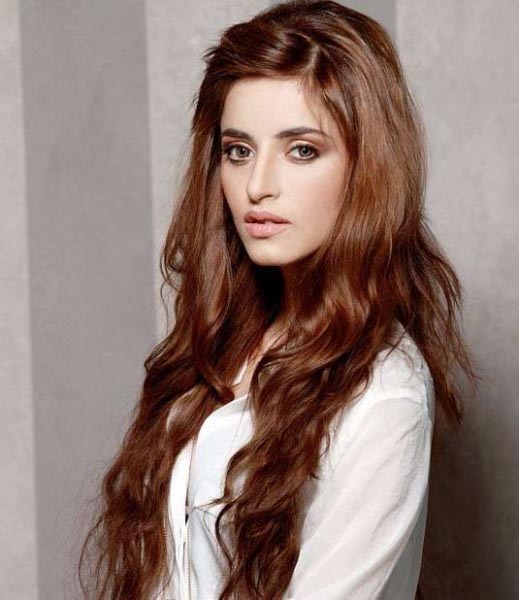 SERAH SINGH HOT IMAGES AND WALLPAPERS IN BIKINI