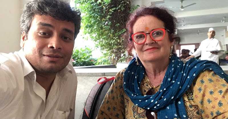 SHE DON’T USE MOBILE PHONE ! ! ! 