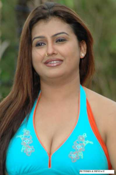 SONA HOT STILLS SHOWING SEXY BOOBS