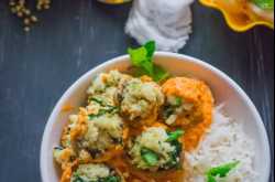STUFFED MUSHROOMS IN TOMATO CURRY - Yummily Yours\