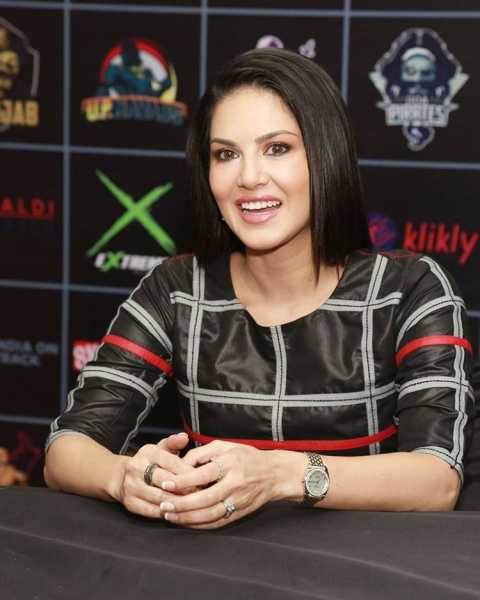 SUNNY LEONE IN A BLACK DRESS WATCH THE LATEST PICTURES