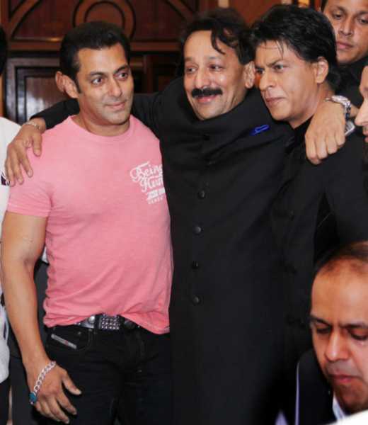 Salman Khan And SRK Finally Made Up At Iftar Party