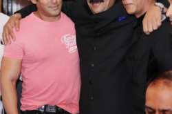 Salman Khan and SRK Finally Made up at Iftar Party