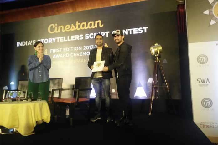 Scriptwriter Rajdweep Receives Award From Aamir Khan