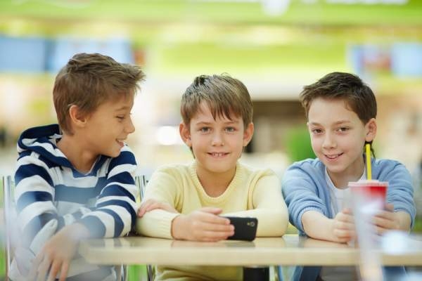 Secret GPS Tracker App To Track Kids Without Them Knowing