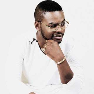 See The Moment Falz Teared Off His Trouser To Dance With Lady On Stage (Watch Video)