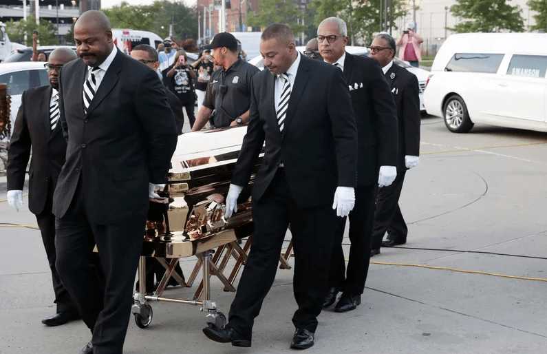 See Photos From Aretha Franklin’s Open-Casket Service In Detroit - Secretgist