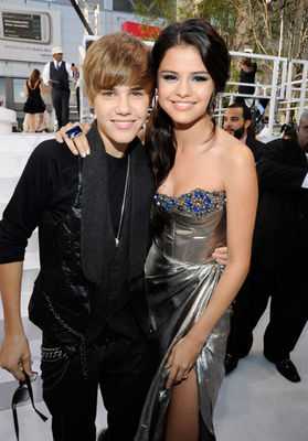 Selena Gomez Wants To Cut Justin Bieber Trademark Hair (interview)